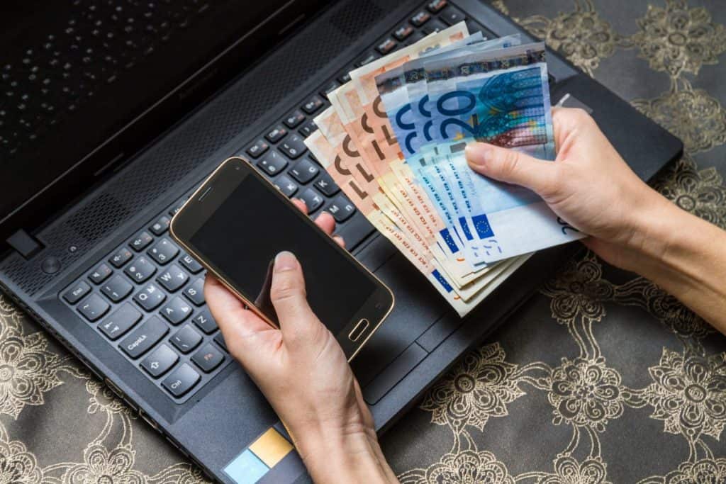 Kaj prinašajo nove tehnologije v svet bančništva